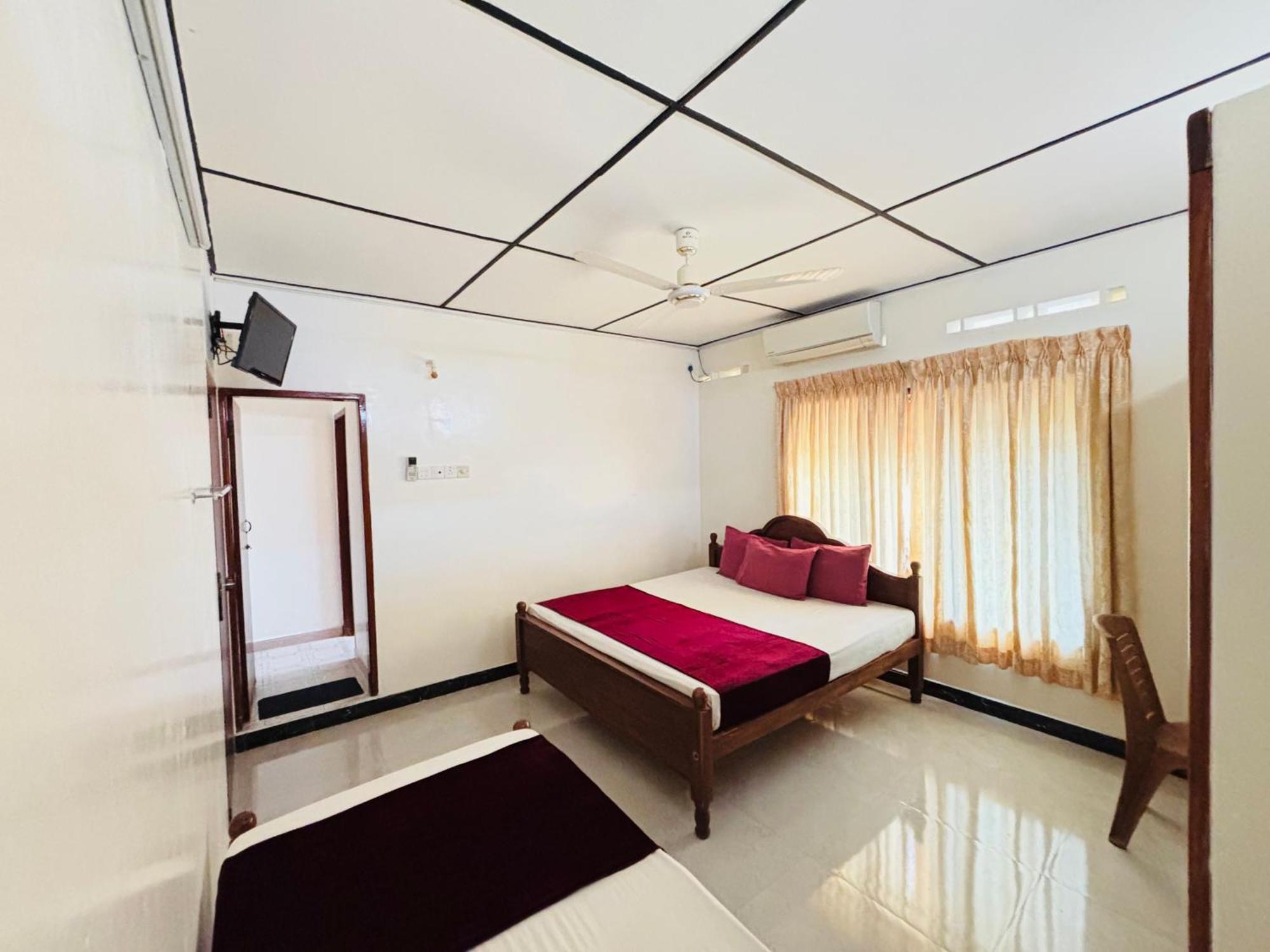 Yaarl Holiday Jaffna Bagian luar foto