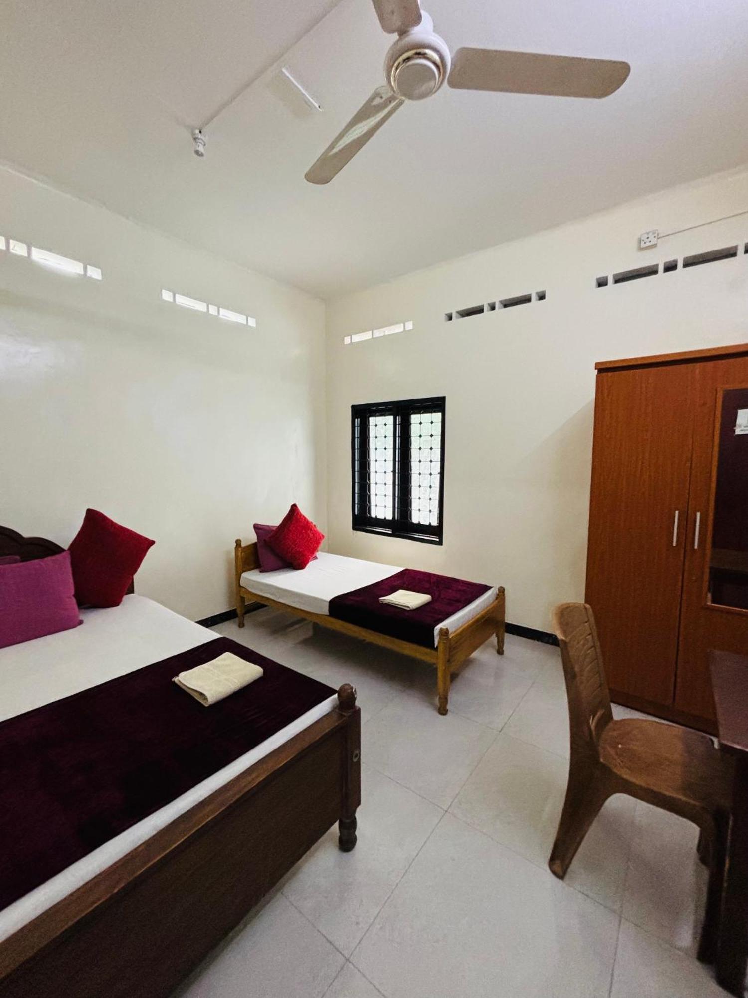 Yaarl Holiday Jaffna Bagian luar foto