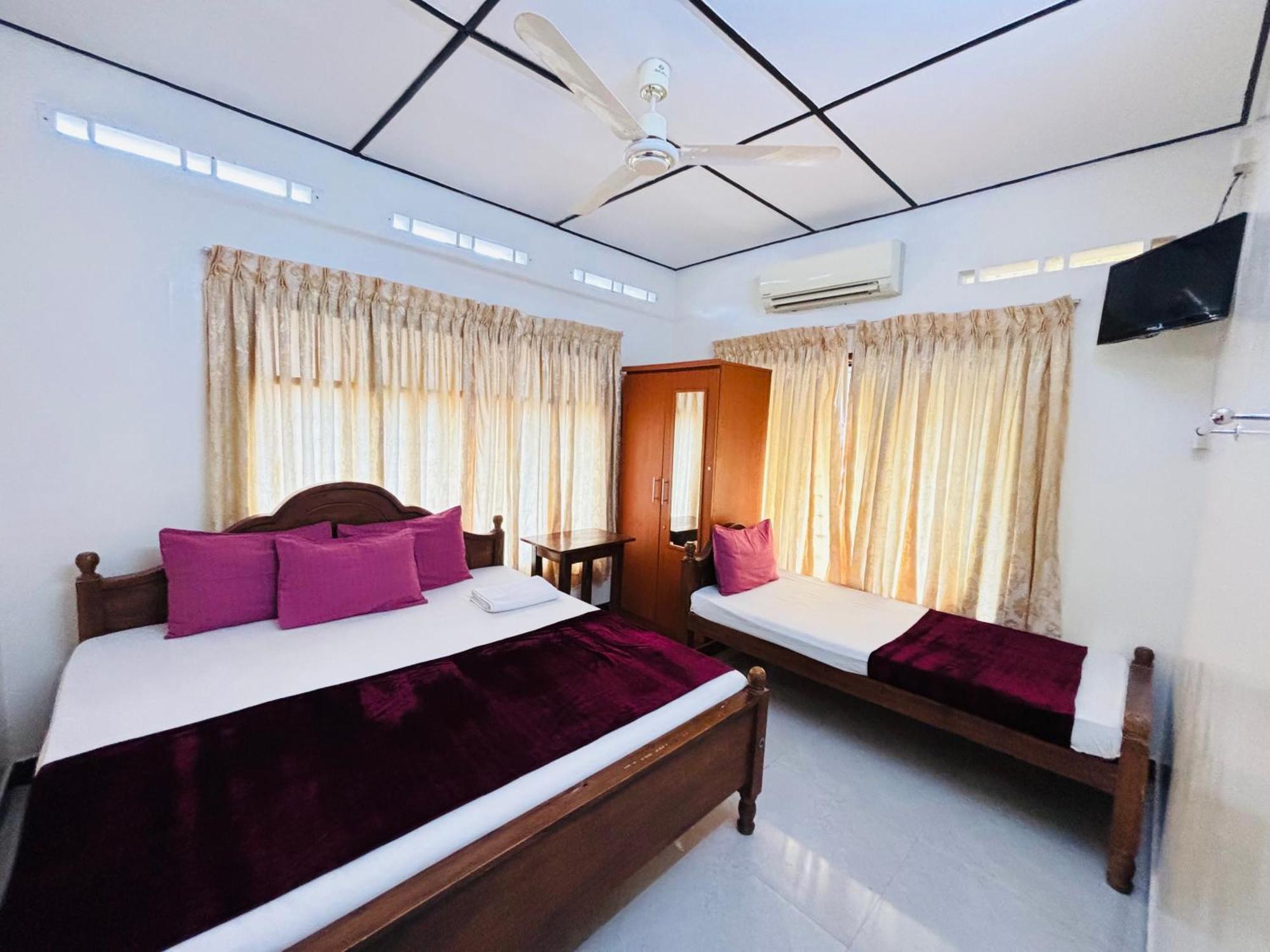 Yaarl Holiday Jaffna Bagian luar foto