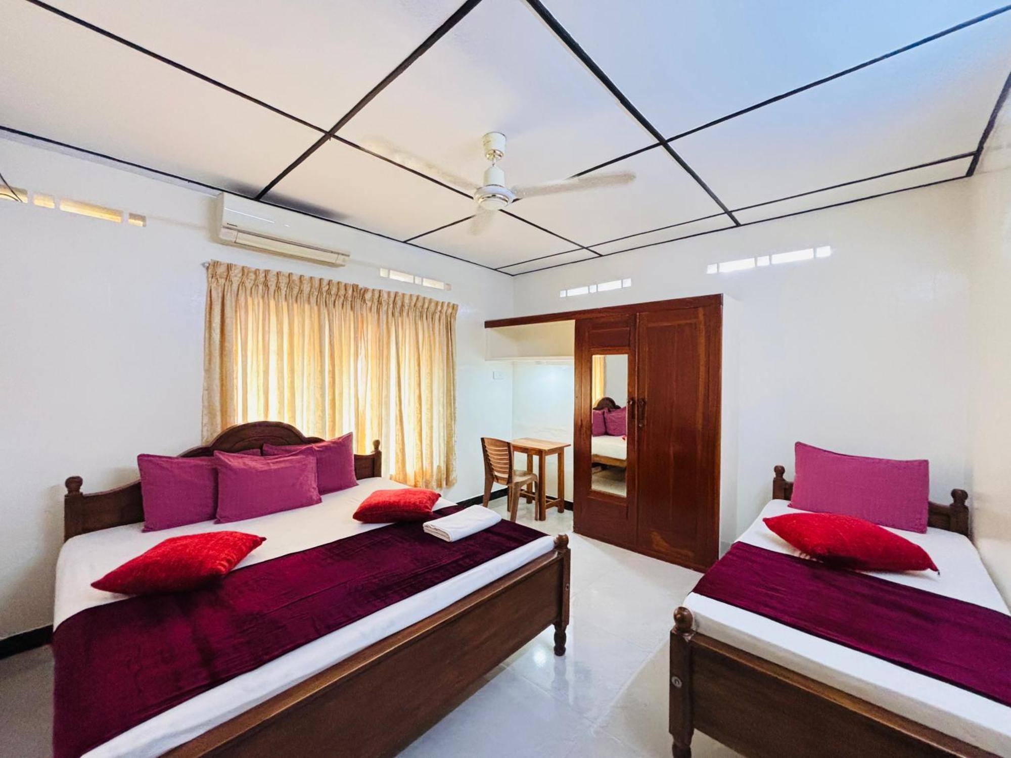 Yaarl Holiday Jaffna Bagian luar foto